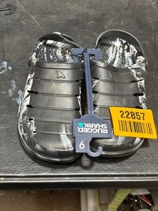 lot 22857 image: new size 9 Rugged Shark lake shoes