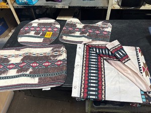 lot 22877 image: Matching bathroom accesories