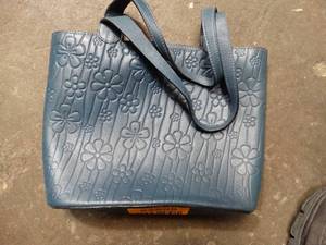lot 22955 image: dAria Womans purse
