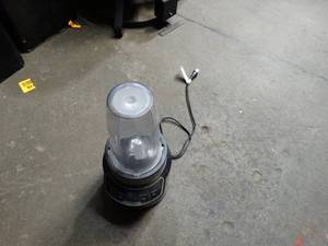lot 22945 image: Ninja Smoothie Blender.