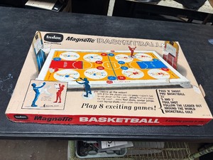 lot 22925 image: Magnetic basketball game