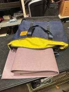 lot 22920 image: Yoga mat with bag