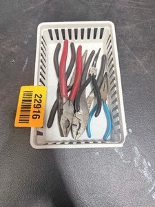 lot 22916 image: 6 misc. pliers
