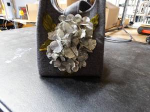 lot 22979 image: Vintage Flower Purse