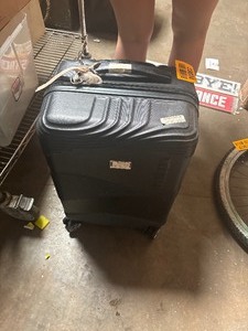 lot 23074 image: Nice Suit Case On Wheels.