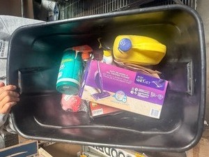 lot 23046 image: Lot of Misc. Cleaning Supplies