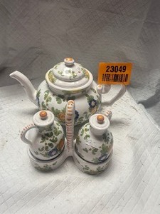 lot 23049 image: Armando Poggi Tea Pot Set