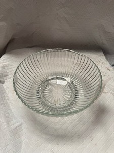 lot 23055 image: Clear Glass Bowl