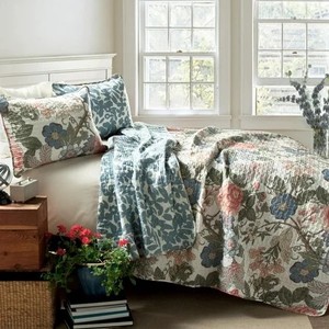 lot 2331 image: $140 Lush Decor Sydney Quilt GreenBlue 3Pc Set FullQueen