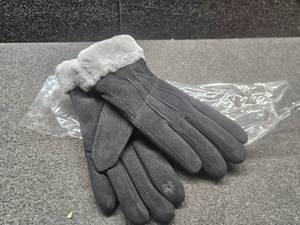 lot 3597 image: Womens Cold Weather Gloves (Black) Medium 