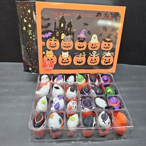 lot 4050 image: Chistmas Advent Calendar 2025, Plush Advent Calendar with 24 Pumpkin Plushies, Chistmas Countdown Calendar Gifts (Halloween)