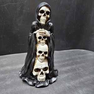 lot 4071 image: Grim Reaper Halloween Solar decorations