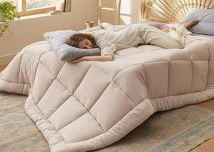 lot 7 image: Bedsure Comforter Duvet Insert - Quilted Comforters Queen Size, All Season Duvet, GentleSoft Down Alternative Bedding, with 8 Tabs, Gifts for WomenMen, Beige, Queen 88 x 88 Inches - Retail $42