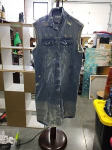 lot 4638 image: Veveret Long Denim Vest 3XL