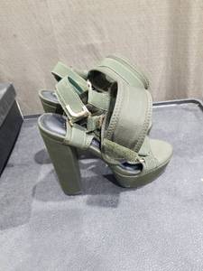 lot 4650 image: Olive Green Platform Sandals with Buckle Straps Size 6