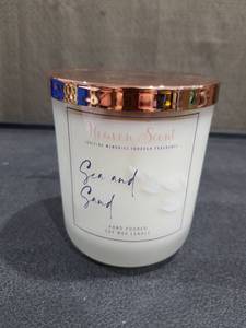 lot 4685 image: Heaven Scent Sea and Sand Soy Candle with Rose Gold Lid