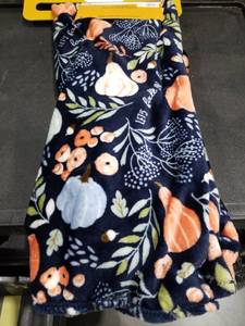 lot 4696 image: Harvest Floral Velvet Plush Throw Blanket
