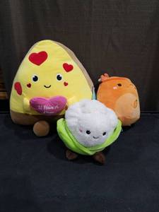 lot 4712 image: Play Right Hug Me Food Plush Collection