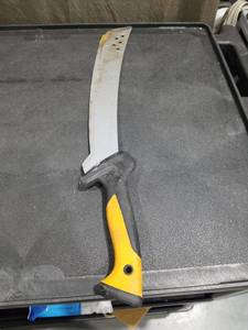 lot 4717 image: Fiskars Clearing Tool Garden Machete