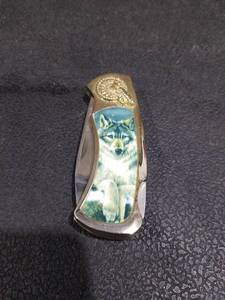 lot 4724 image: Decorative Wolf Pocket Knife