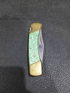 lot 4725 image: Unbranded Plain Edge Clip Point Green Handle Brass Lock Back Folding Pocket Knife