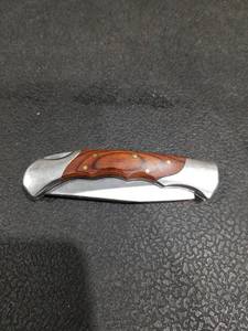 lot 4737 image: Maxam Folding Pocket Knife with Wood Handle
