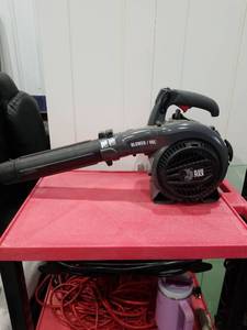 lot 3047 image: Black Max Leaf BlowerVacuum Combo