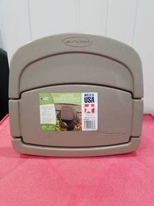 lot 3049 image: Suncast 150 Deluxe Hose Hangout No Hardware