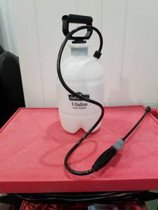 lot 3057 image: GroundWork 1 Gallon Pump Sprayer