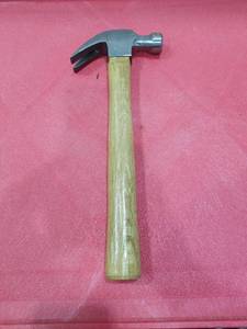 lot 3059 image: Wooden Handle Claw Hammer