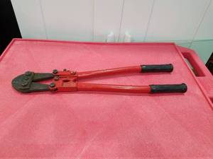 lot 3073 image: Red Handle Heavy Duty Bolt Cutters