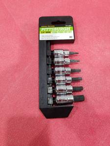 lot 3092 image: 6 Pc 38 in. Drive Star Bit Socket Set