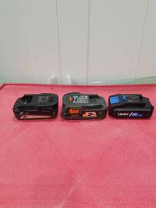 lot 3162 image: LOT OF RANDOM BATTERIES