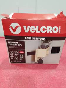 lot 3164 image: VELCRO Brand Industrial Strength  Indoor & Outdoor Use  Superior Holding Power on Smooth Surfaces  Black  15  x 2  Roll (30147)
