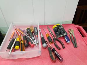 lot 3186 image: LOT OF RANDOM TOOLS