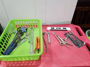 lot 3188 image: LOT OF RANDOM TOOLS