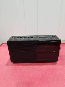lot 3195 image: Proton Model 320 Digital AMFM Dual Alarm Clock Radio Vintage