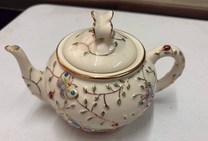 lot 58984 image: Lenox Summer Enchantment Teapot - Retail $75