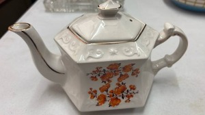 lot 59001 image: Ellgreave Orange Floral Hexagonal Teapot - Retail $45