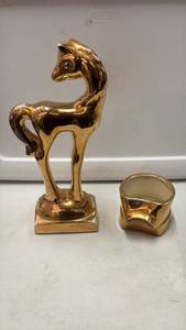 lot 59004 image: Gold-Tone Horse Figurine with Small Decorative Box - Retail $45