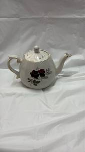 lot 59013 image: Ellgreave Red Rose Teapot - Retail $35
