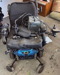 Quantum Electric Wheelchair - Retail: $1,200