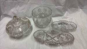 lot 59056 image: Cut Glass Serving Bowl Set with Star Pattern - Retail $45