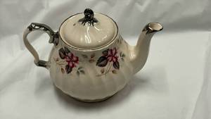lot 59073 image: Floral Pattern White Porcelain Teapot - Retail $35