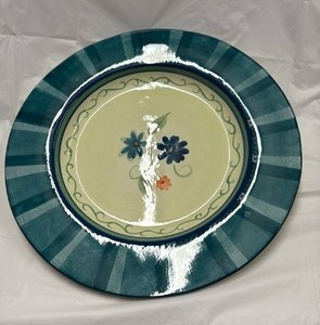lot 59083 image: Decorative Floral Dinner Plate - Retail $12