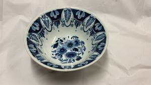 lot 59084 image: Dutch Delft Blue and White Floral Bowl - Retail $45