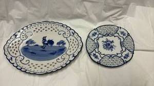 lot 59085 image: Lillian Vernon Blue and White Decorative Plates Set - Retail $15