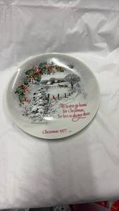 lot 59087 image: 1977 Robert Laessig Christmas Collector Plate - Retail $15