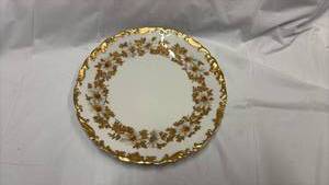 lot 59089 image: T&V Limoges Gold Daisy Plate - Retail $45