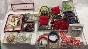 lot 59093 image: Estate Jewelry Collection Lot - Retail $75